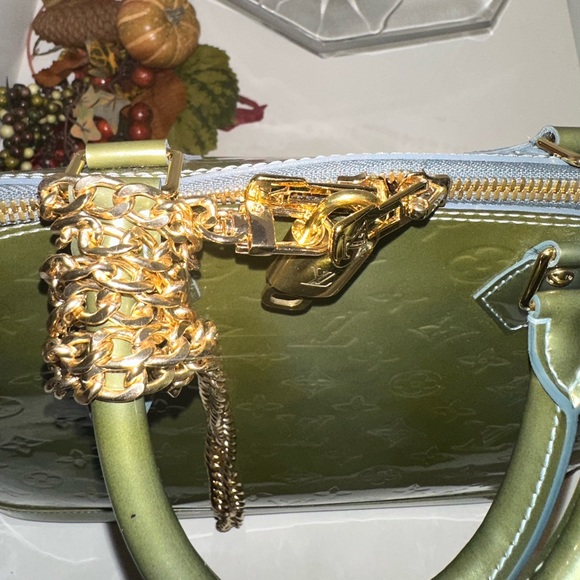 Louis Vuitton Alma GM Vernis Green Apple Givre AS IS - Picture 5 of 15